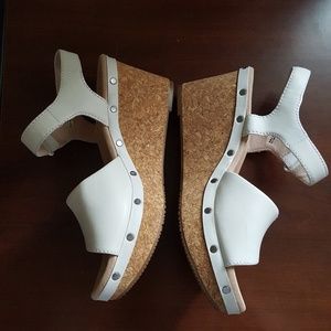 Clarks white sandal wedges